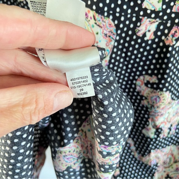 Chico's Size 1 Black Polka Dot Elephants Button Up Shirt No Iron Stain Sheild - Picture 12 of 14